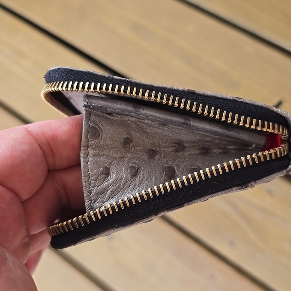 Dooney & Bourke NWO Tags Gray Textured Wristlet 7.25x4.75 - Picture 4 of 16